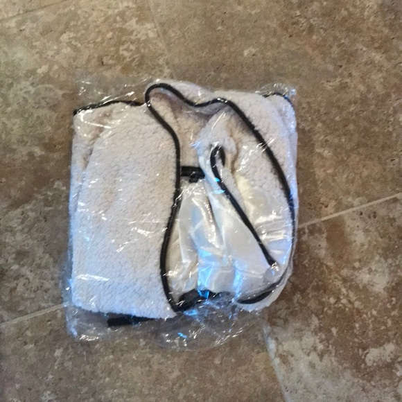 1 left! ⛄️ 🍁Women’s soft&comfy Sherpa Vest w/belt - Picture 8 of 8